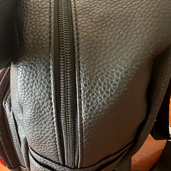 Disney Minnie Mouse 2024 mini backpack!! - Picture 4 of 7